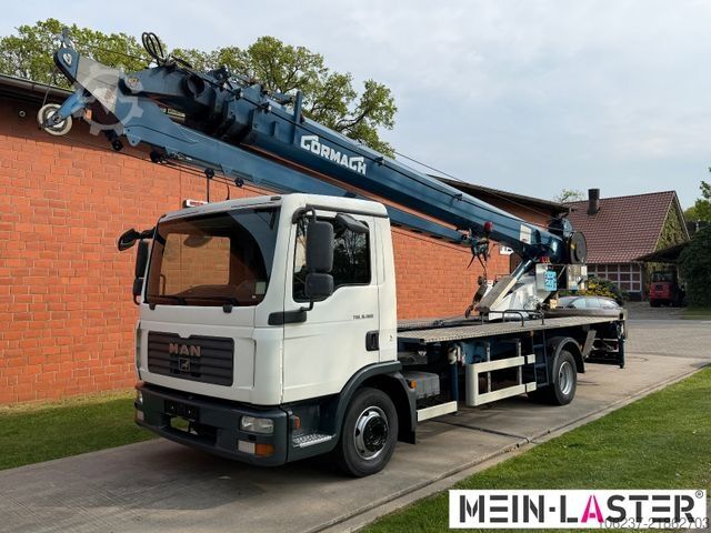 Truck-mounted crane van MAN 8.180  Cormach 23000 36-3  32 Meter Montagekran
