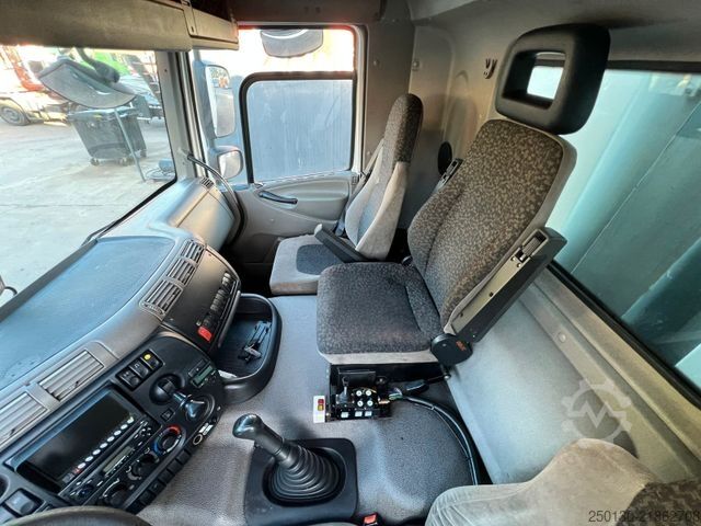 Autocamion cu cârlig pentru containere DAF CF 250 VDL-Abrollkipper mit Planenaufbau u. LBW