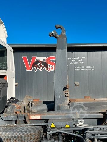 Autocamion cu cârlig pentru containere DAF CF 250 VDL-Abrollkipper mit Planenaufbau u. LBW