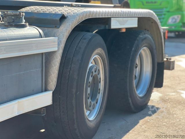 Autocamion cu cârlig pentru containere DAF CF 250 VDL-Abrollkipper mit Planenaufbau u. LBW