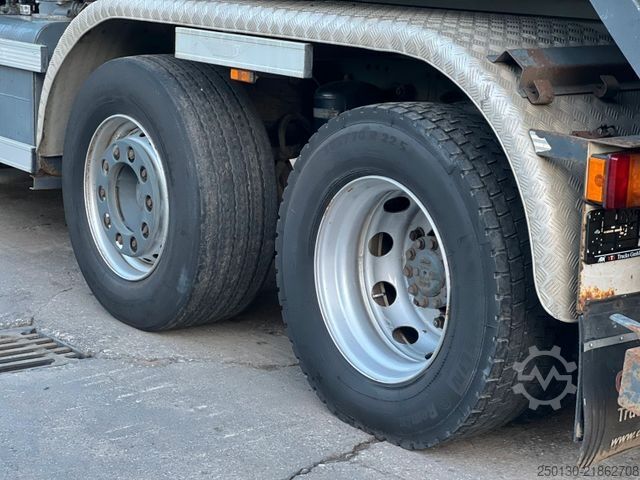 Autocamion cu cârlig pentru containere DAF CF 250 VDL-Abrollkipper mit Planenaufbau u. LBW