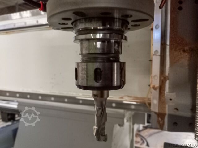 Centro de mecanizado con automatización BIESSE + KUKA ROVER A + KR210 R3100