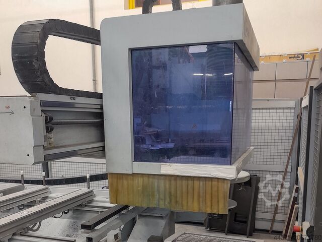 带控制台的加工中心 WEEKE BHC 500