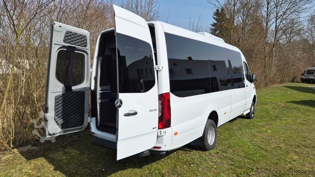 مینی‌بوس MERCEDES-BENZ 519  Allrad 4 x 4 Lagerfahrzeug Stock 20 Sitzer