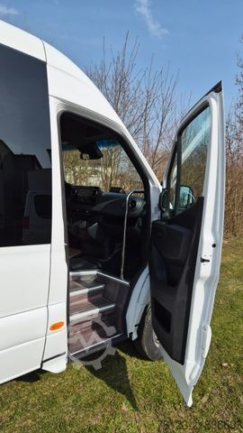 مینی‌بوس MERCEDES-BENZ 519  Allrad 4 x 4 Lagerfahrzeug Stock 20 Sitzer