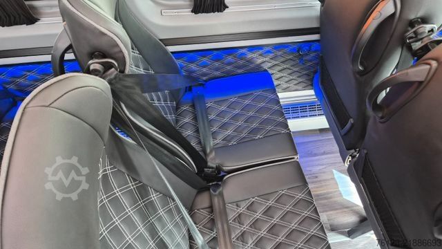 مینی‌بوس MERCEDES-BENZ 519  Allrad 4 x 4 Lagerfahrzeug Stock 20 Sitzer