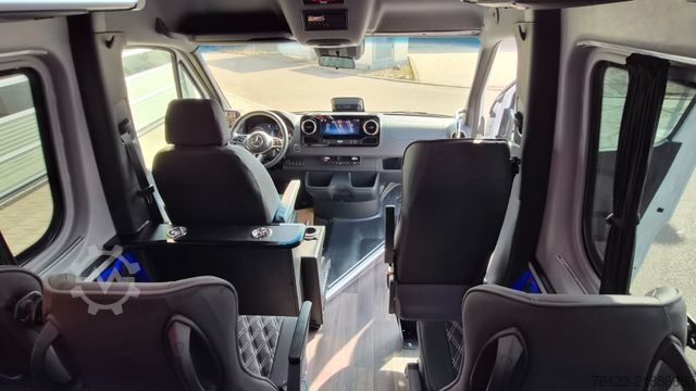 مینی‌بوس MERCEDES-BENZ 519  Allrad 4 x 4 Lagerfahrzeug Stock 20 Sitzer