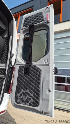 مینی‌بوس MERCEDES-BENZ 519  Allrad 4 x 4 Lagerfahrzeug Stock 20 Sitzer