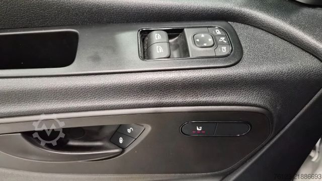 مینی‌بوس MERCEDES-BENZ 519  Allrad 4 x 4 Lagerfahrzeug Stock 20 Sitzer