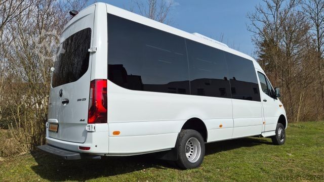 Микробус MERCEDES-BENZ 519  Allrad 4 x 4 Lagerfahrzeug Stock 20 Sitzer