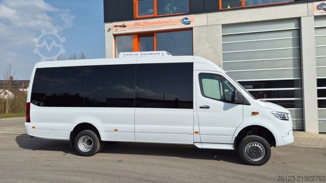Микробус MERCEDES-BENZ 519  Allrad 4 x 4 Lagerfahrzeug Stock 20 Sitzer