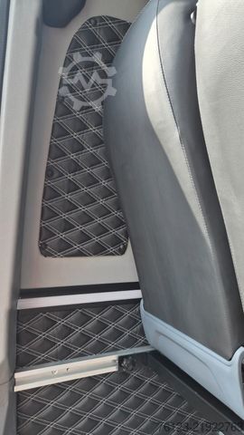 Микробус MERCEDES-BENZ 519  Allrad 4 x 4 Lagerfahrzeug Stock 20 Sitzer