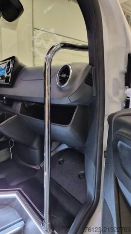 Микробус MERCEDES-BENZ 519  Allrad 4 x 4 Lagerfahrzeug Stock 20 Sitzer