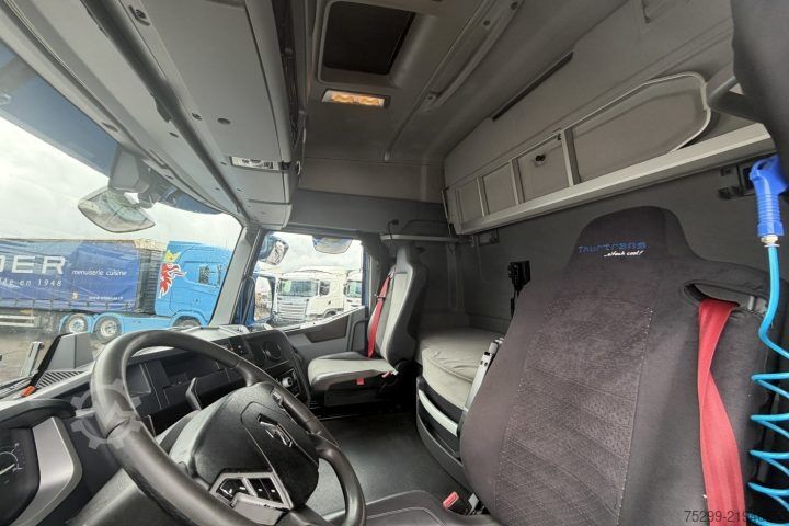 Standardni tegljač Renault T460 4x2 SZM / Swiss-Vehicle
