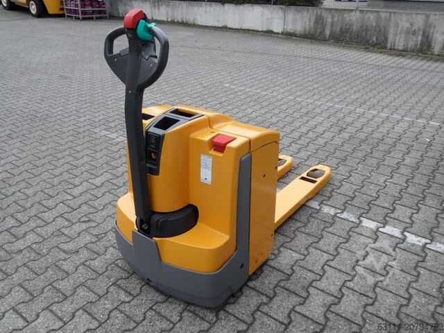 Electric Pallet Truck Jungheinrich EJE 220 - NEUE Batterie - wenig Stunden