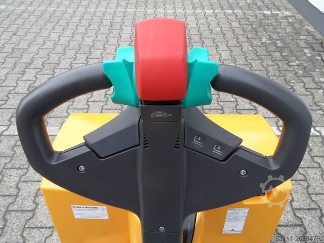 Electric Pallet Truck Jungheinrich EJE 220 - NEUE Batterie - wenig Stunden