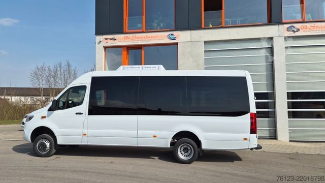 Minibuss MERCEDES-BENZ 519  Allrad 4 x 4 Lagerfahrzeug Stock 20 Sitzer