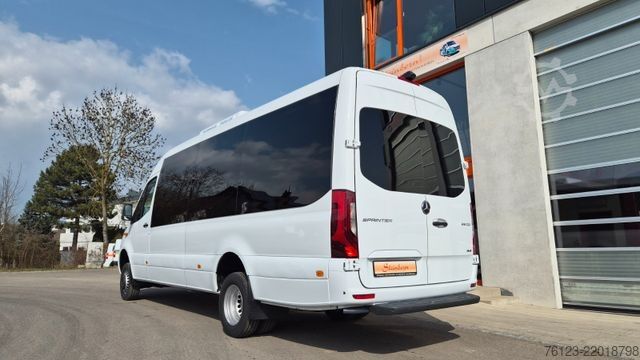Minibuss MERCEDES-BENZ 519  Allrad 4 x 4 Lagerfahrzeug Stock 20 Sitzer