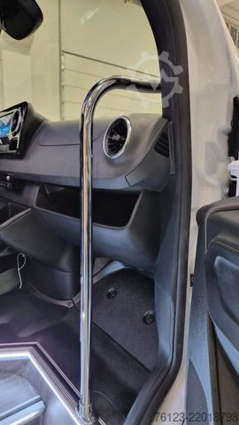 Minibuss MERCEDES-BENZ 519  Allrad 4 x 4 Lagerfahrzeug Stock 20 Sitzer