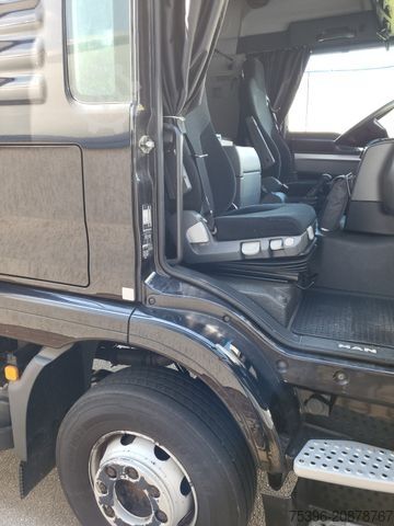 Truk bak datar dengan terpal MAN TGM 15.290 BL Curtainside-Edscha, 1.Hand