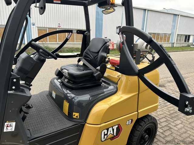 навантажувач Caterpillar GP40NT