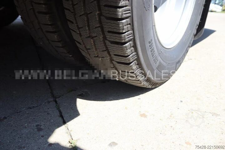 小型客车 Iveco Indcar Mobi Scolaire / 8.6m / 33 pl / Automatic / Airco