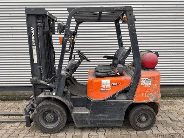 Nestekaasun trukit Doosan G25X