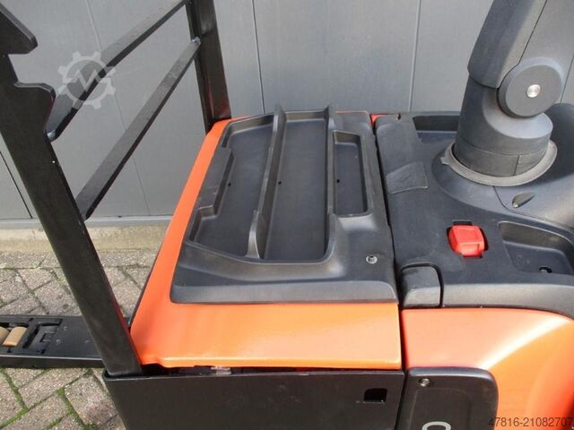 Rankinis palečių vežimėlis TOYOTA LPE250