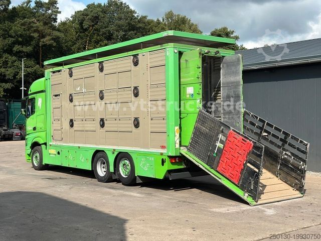 Причіп для перевезення коней Finkl FINKL VA18 3.Stock Viehanhänger, Hubdach