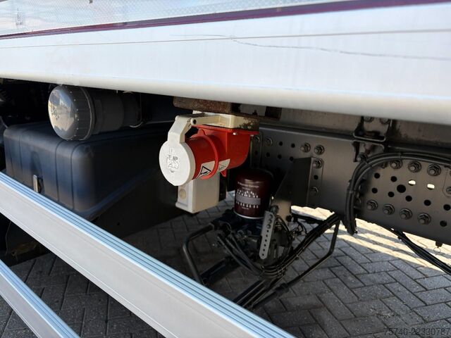 Transportasi berpendingin/beku Mercedes-Benz Antos 1924 + CARRIER SUPRA 1150 + 2 COMPARTIMEN...