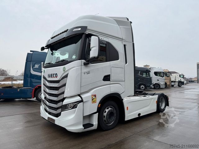 Ciągnik siodłowy typu volume IVECO S-WAY 530 * RETARDER * 2 X TANK * ACC * WENIG KM