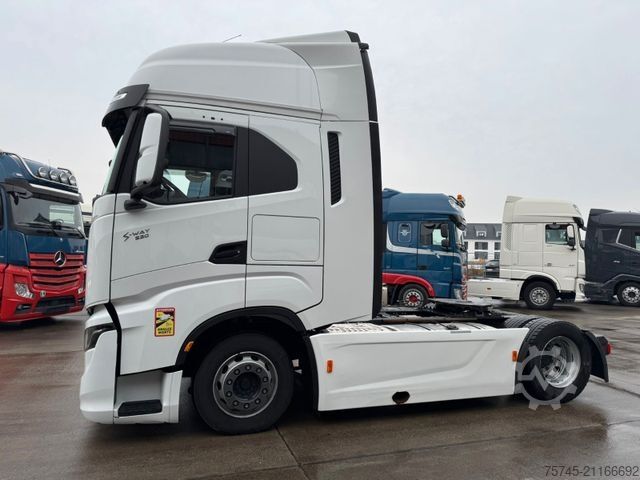 Ciągnik siodłowy typu volume IVECO S-WAY 530 * RETARDER * 2 X TANK * ACC * WENIG KM