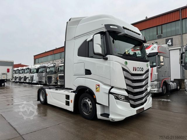 Ciągnik siodłowy typu volume IVECO S-WAY 530 * RETARDER * 2 X TANK * MIT AUFLIEGER