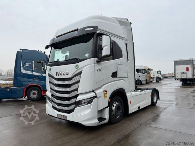 Ciągnik siodłowy typu volume IVECO S-WAY 530 * RETARDER * 2 X TANK * MIT AUFLIEGER