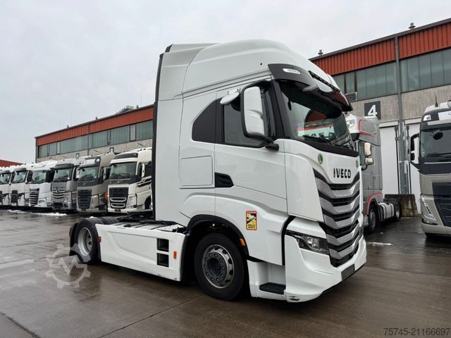 Ciągnik siodłowy typu volume IVECO S-WAY 530 * RETARDER * 2 X TANK * MIT AUFLIEGER