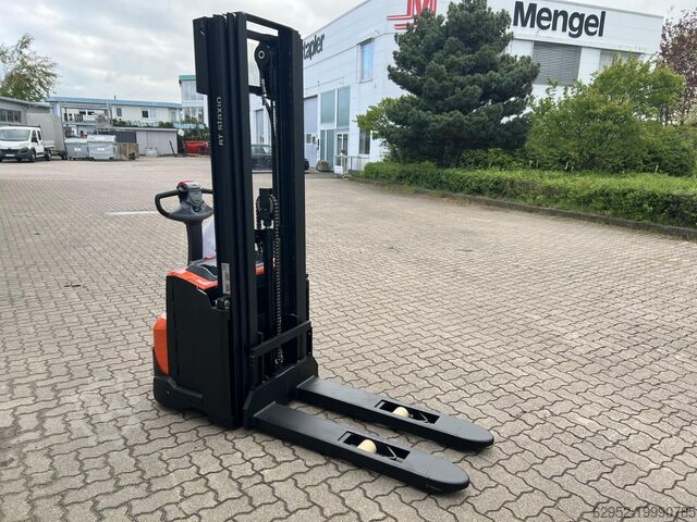 Palešu krāvējs Toyota SWE 140