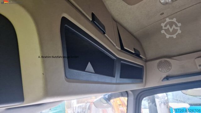 Camião plataforma com lona Mercedes-Benz 1845 Retarder Klima, Kühlschrank Edscha, Retarder, LBW, Zustand gut