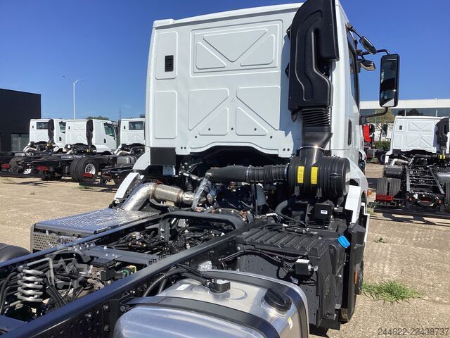Sérsniðinn yfirbyggður vörubíll Ford Ford 4x2 Road 1833 Daycab