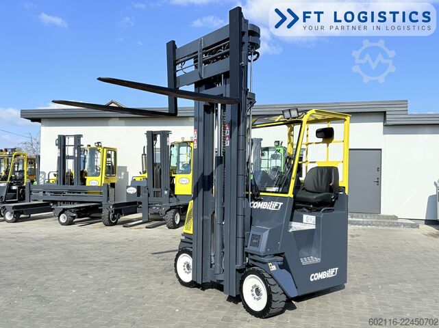 Carrello elevatore a 4 direzioni Combilift CB4500 GAS TRIPLEX 6400 FORK POSITIONER