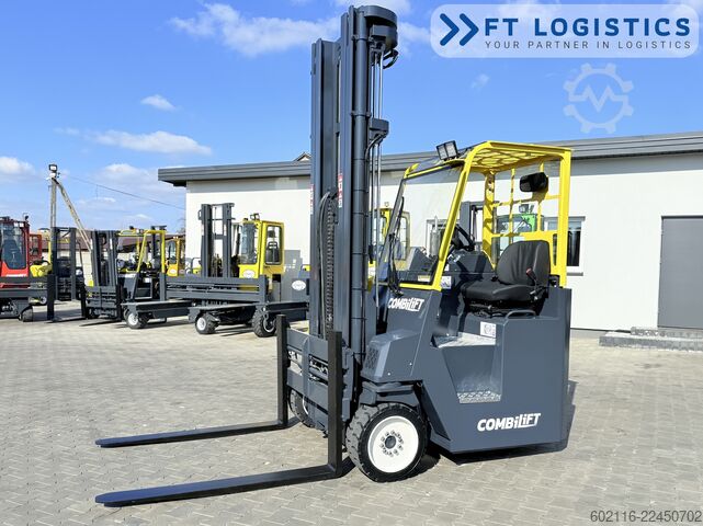 Carrello elevatore a 4 direzioni Combilift CB4500 GAS TRIPLEX 6400 FORK POSITIONER