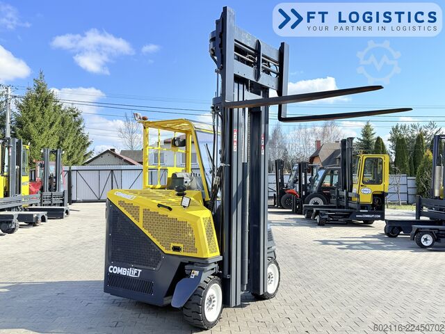 Carrello elevatore a 4 direzioni Combilift CB4500 GAS TRIPLEX 6400 FORK POSITIONER