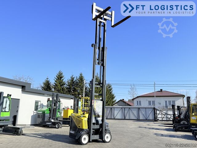 Carrello elevatore a 4 direzioni Combilift CB4500 GAS TRIPLEX 6400 FORK POSITIONER