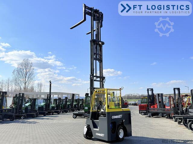 Carrello elevatore a 4 direzioni Combilift CB4500 GAS TRIPLEX 6400 FORK POSITIONER
