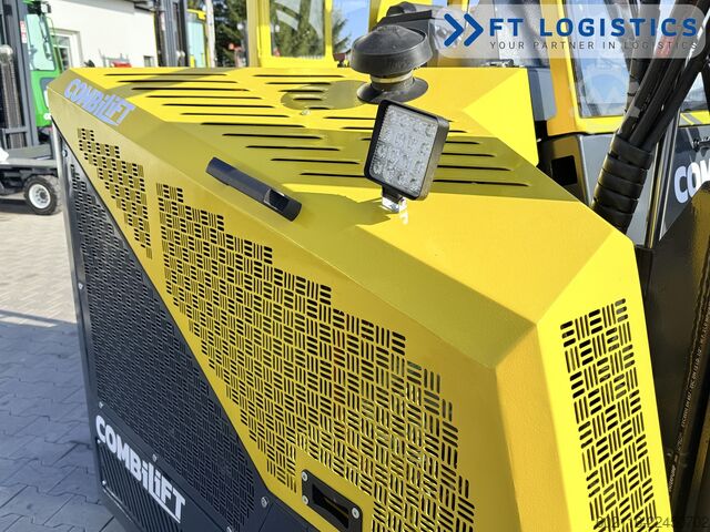 Carrello elevatore a 4 direzioni Combilift CB4500 GAS TRIPLEX 6400 FORK POSITIONER