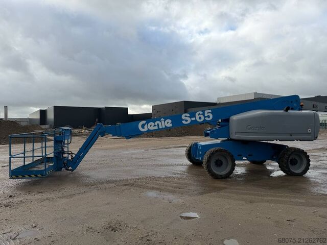 Telescopic boom lift Genie S 65
