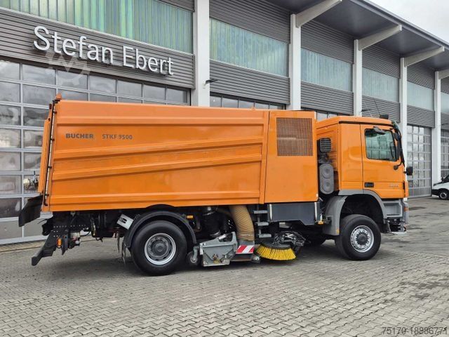 מטאטא כבישים MERCEDES-BENZ Actros 2032 A 4x4 Bucher STKF 9500 Airport 30x