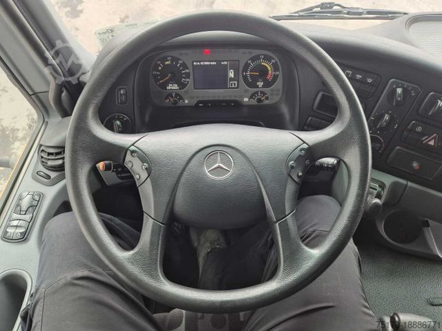 מטאטא כבישים MERCEDES-BENZ Actros 2032 A 4x4 Bucher STKF 9500 Airport 30x