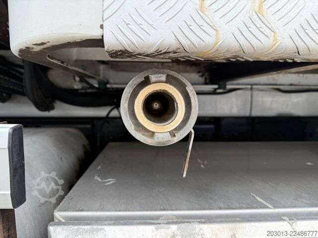 Steypu dæluvagn MERCEDES-BENZ AROCS 4451 8x4 EURO 6 Betonpumpe SERMAC 5RZ51