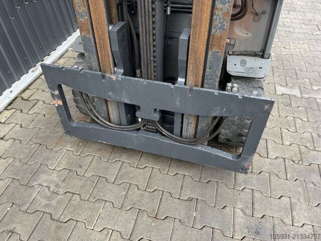 Elektryczny wózek widłowy 4-kołowy Linde E30L-01