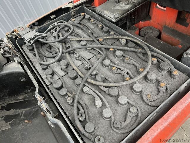 Elektryczny wózek widłowy 3 kołowy Linde E16C-01